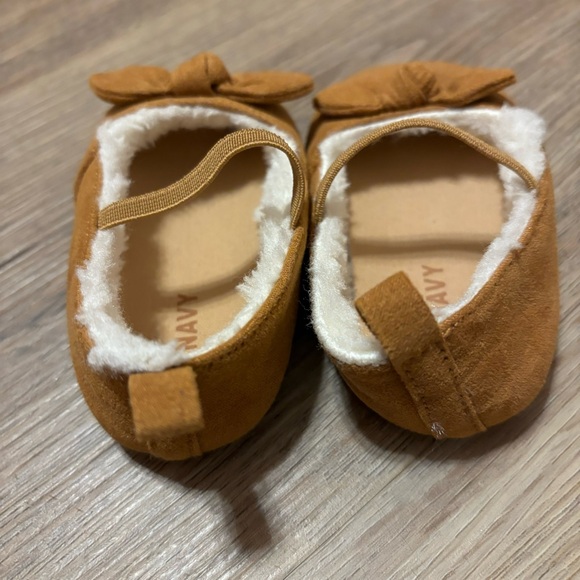 Old Navy Faux-Suede Sherpa-Lined Tan Bow-Tie Ballet Flats for Baby Size 3-6M - Picture 5 of 6
